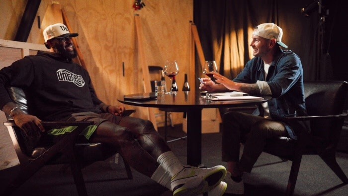 詹姆斯：雷迪克录播客时准备极为充分 任何领域都需这种精神