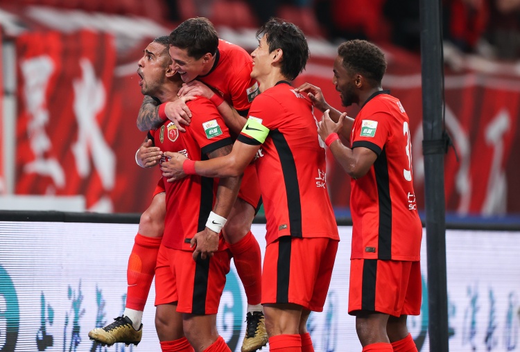 东体：海港需警惕河南队“高空作业”，个别位置可能会做轮换